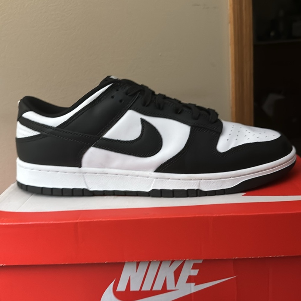 Nike Dunk low retro panda (men’s 13)